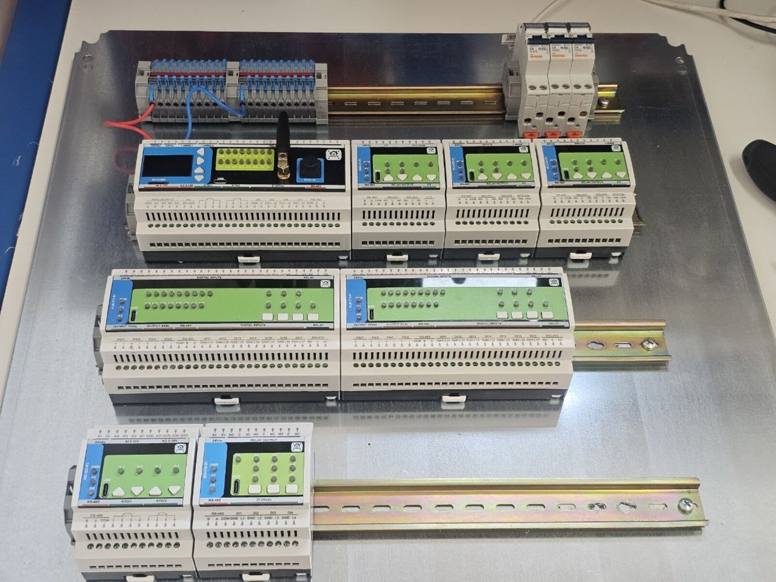 HomeMaster DIN-rail modules on a mounting plate
