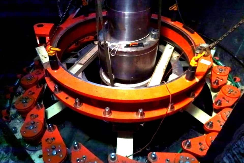 Hydro turbine wicket gate assembly