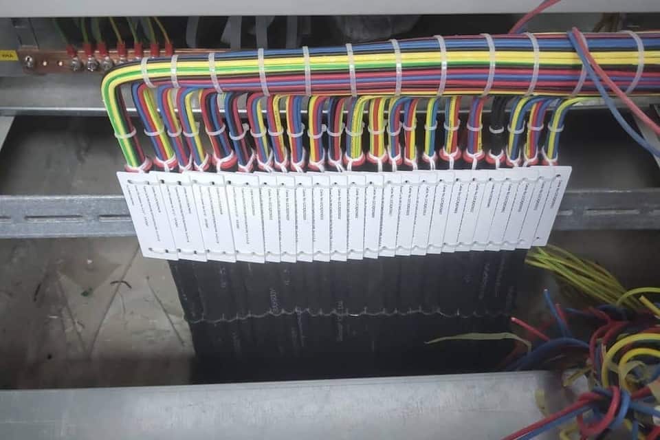 Marshalling cabinet with individually tagged control cables