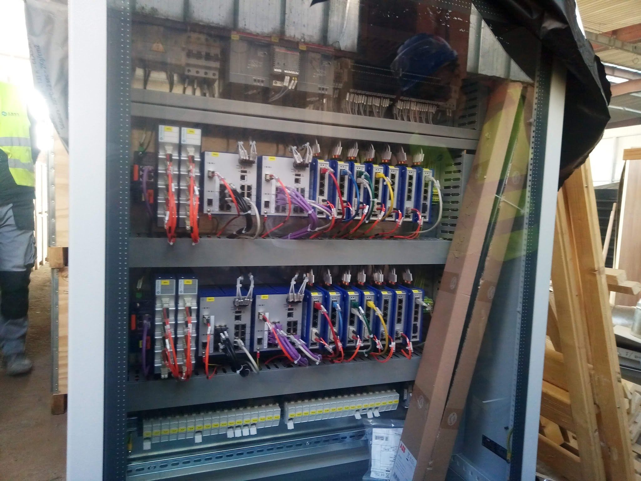 Control cabinet with redundant industrial Ethernet