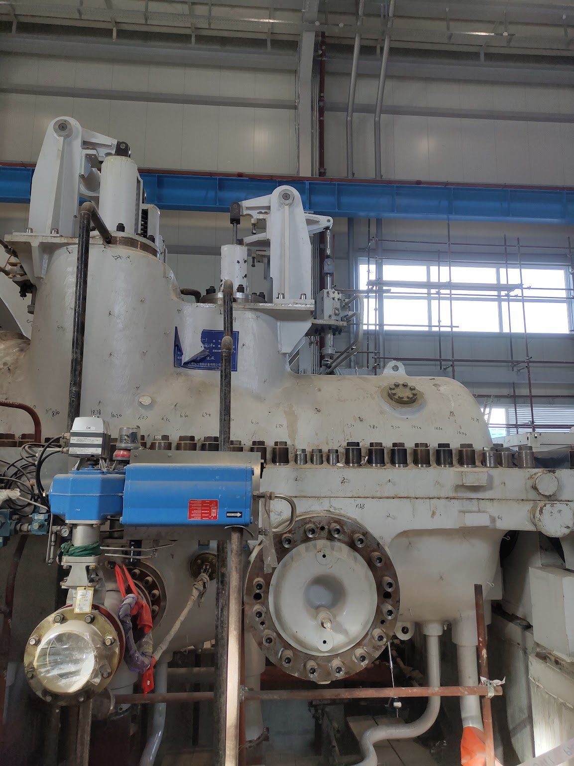 Steam turbine casing with control valve actuator
